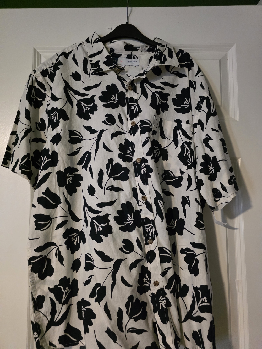 Old Navy Black & White Floral Button-Down Shirt
